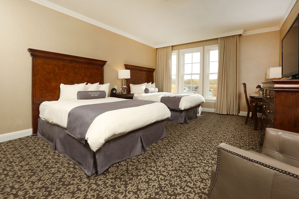 Executive Room, 2 Queen Beds - Photo 1