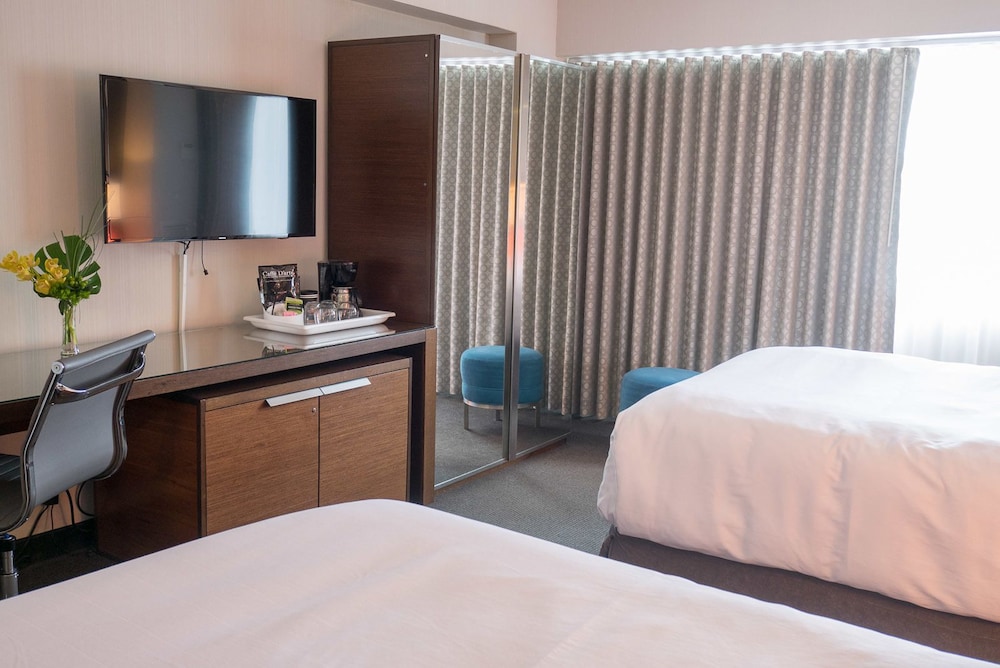 Deluxe Room, 2 Double Beds, Accessible - Photo 2