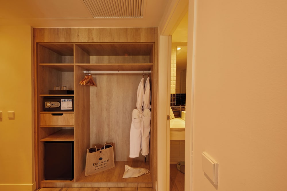 Premium Room, Balcony, Sea View (My Favorite Club, 2 Adults +1 Child) thumbnail 5