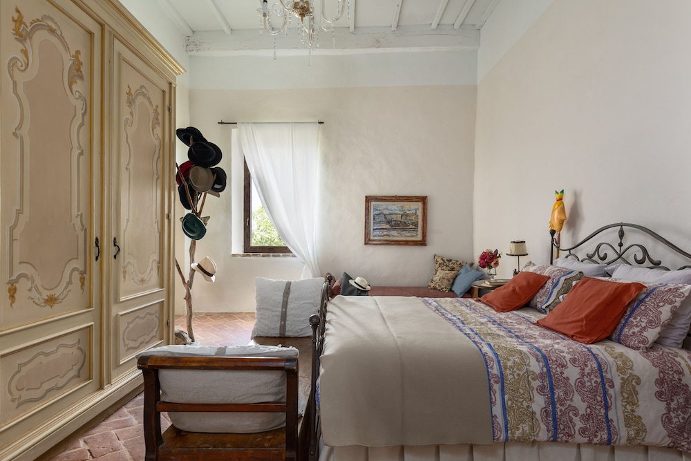 Traditional Chalet, Multiple Bedrooms, Vineyard View photo 1