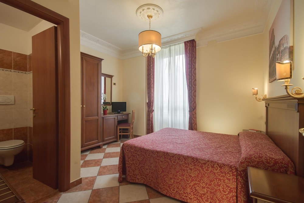 Double Room thumbnail 5