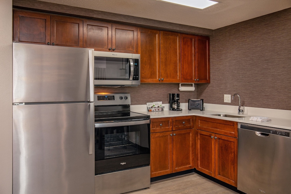 Suite, 2 Bedrooms - Photo 4