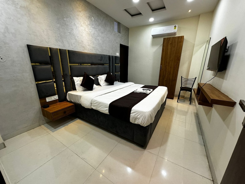 Deluxe Room - Photo 7