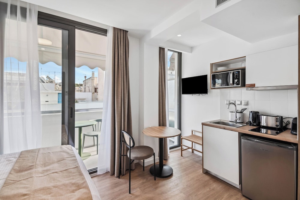 Comfort Single Suite with Balcony