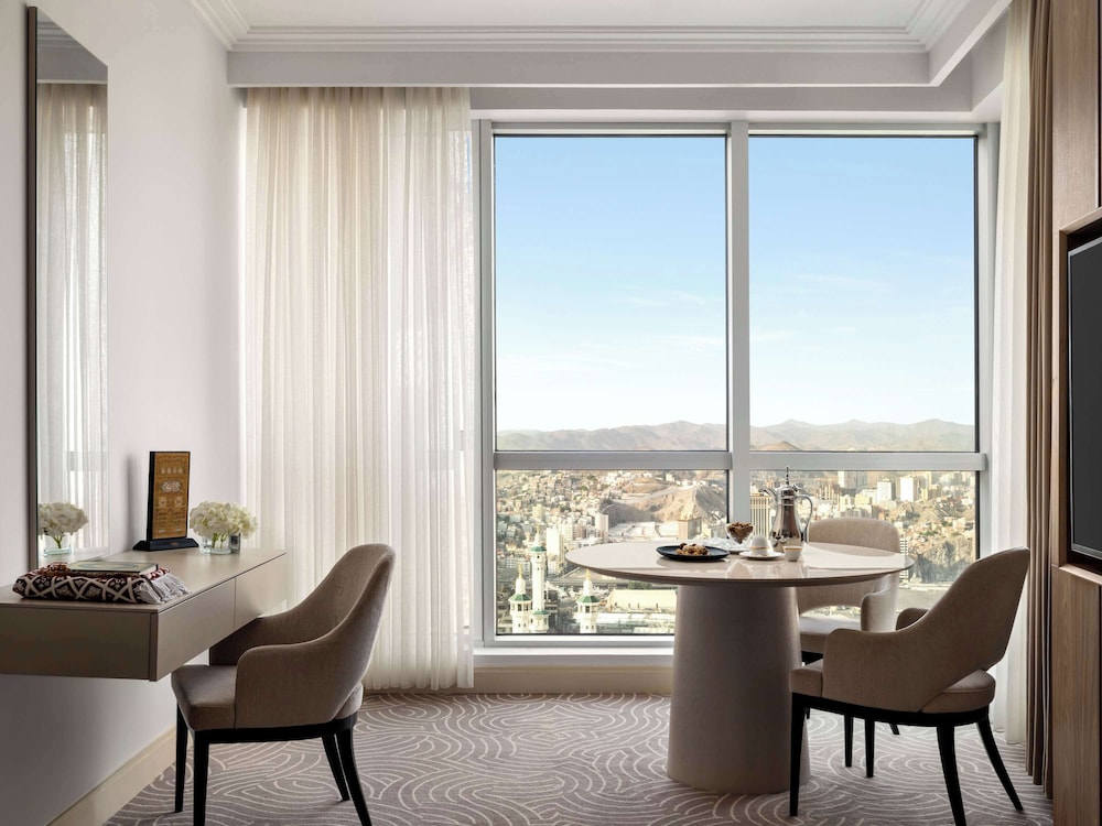 Superior Suite, 1 King Bed (Partial Kaaba View) - Photo 1