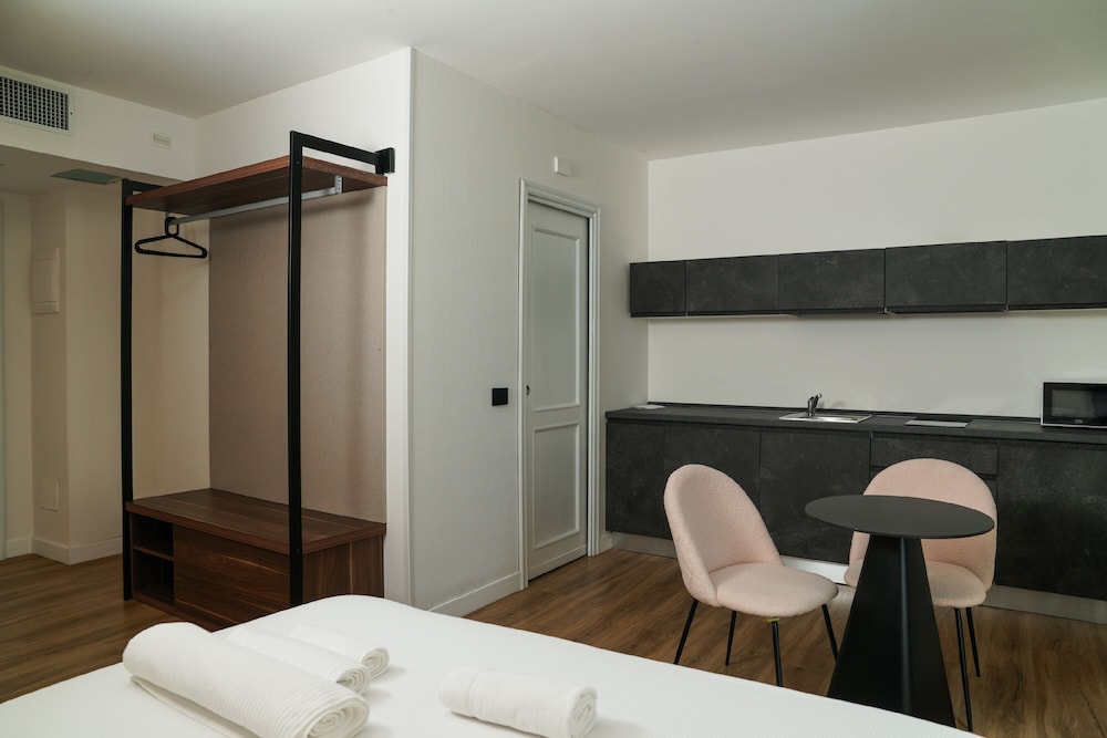 Deluxe Triple Room - Photo 2