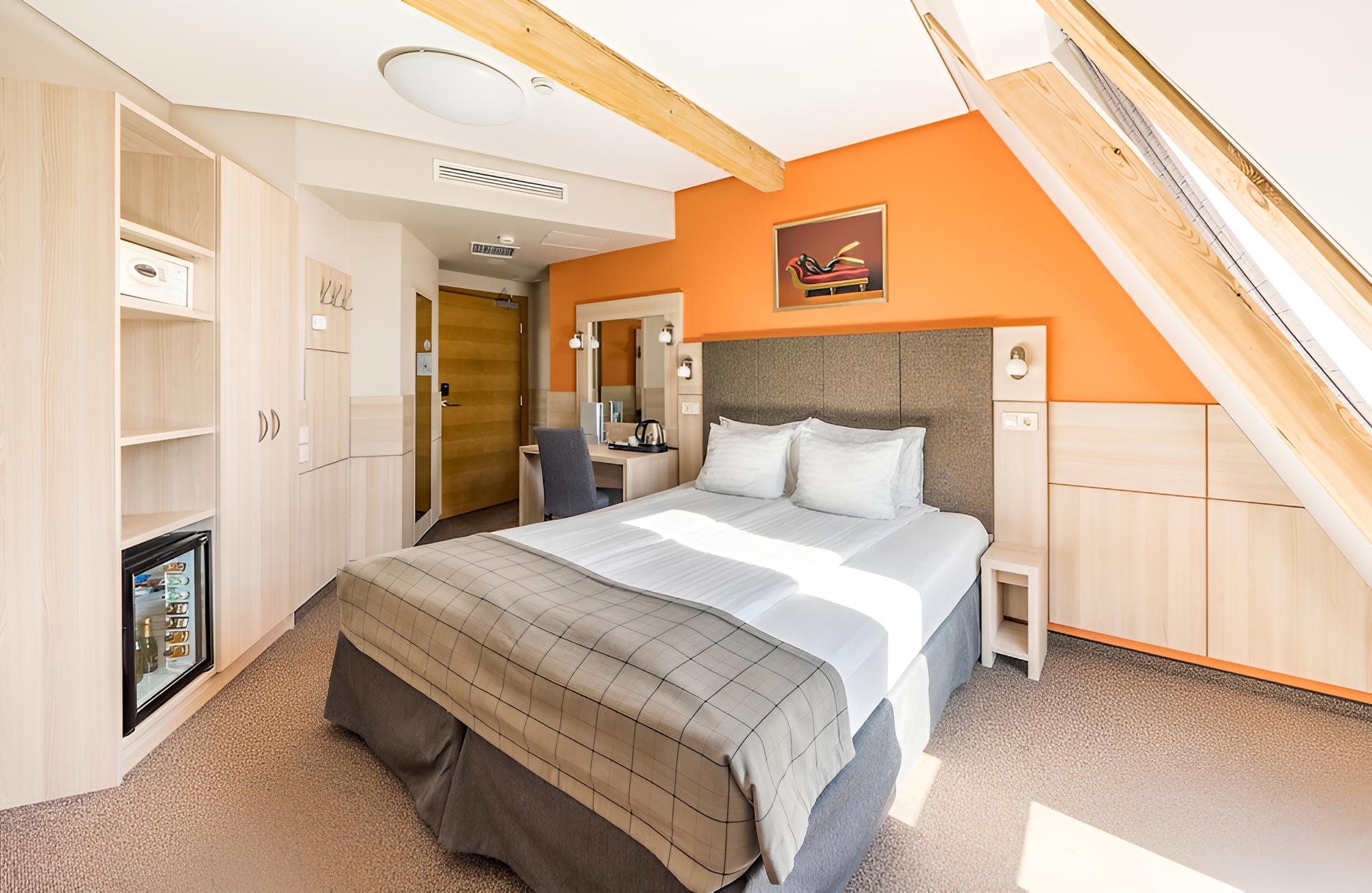 Mansard Room With Daily Spa Access photo 3
