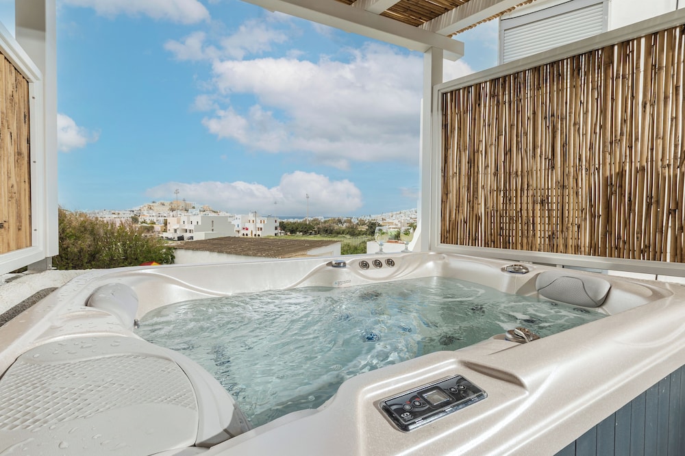 Deluxe Double Room with Hot Tub photo 2