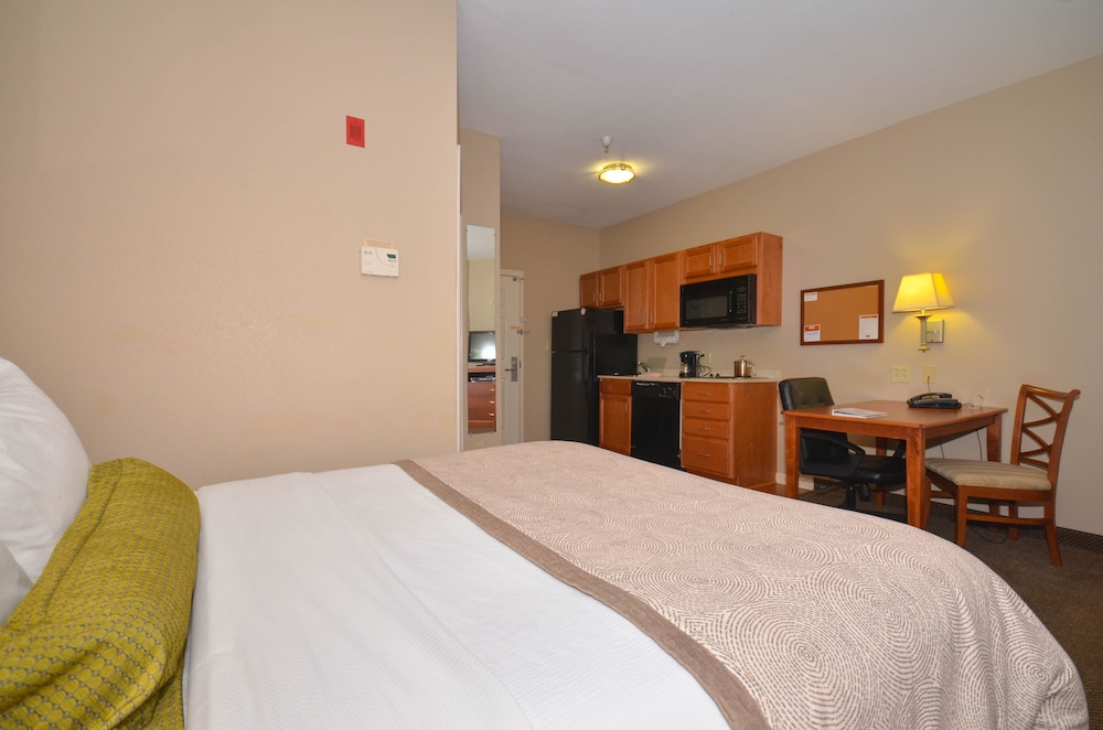 Suite, 1 Bedroom, Accessible (Comm, Mobil, Accessible Tub) - Photo 1