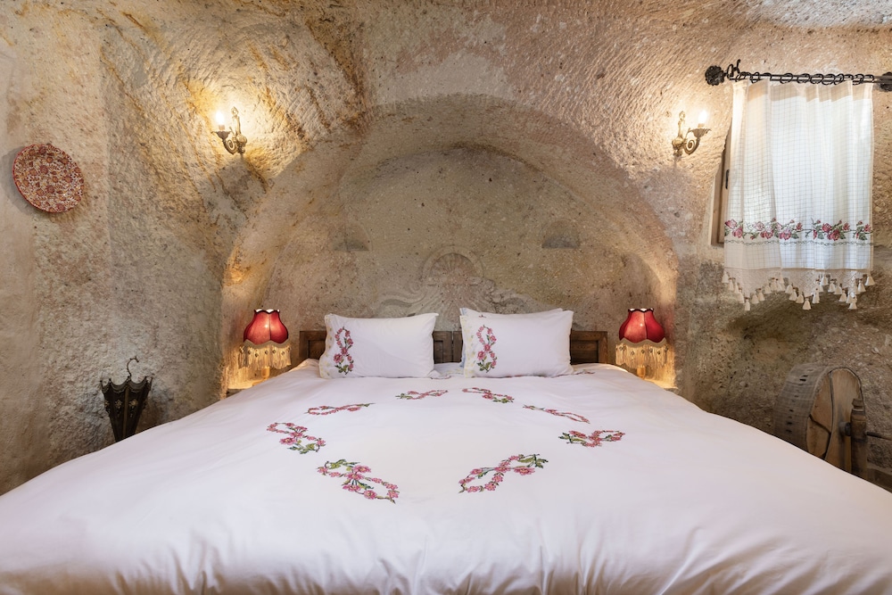 Deluxe Suite - Photo 12