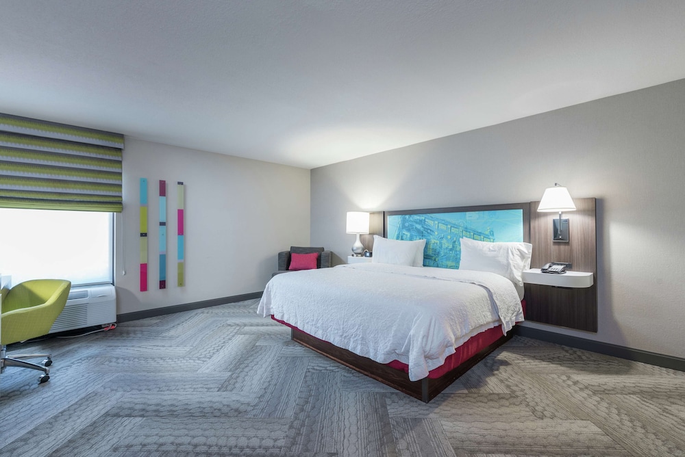 Room, 1 King Bed, Accessible - Photo 3
