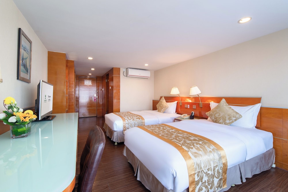 Elegant Twin Room photo 1