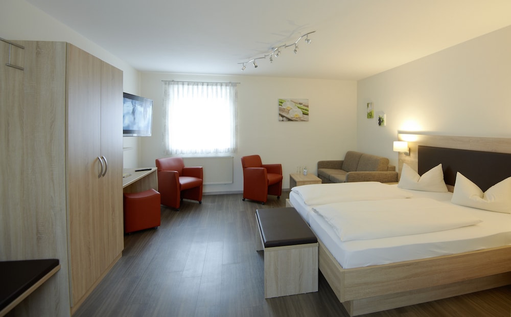 Basic Quadruple Room, 2 Bedrooms, Non Smoking, Courtyard View