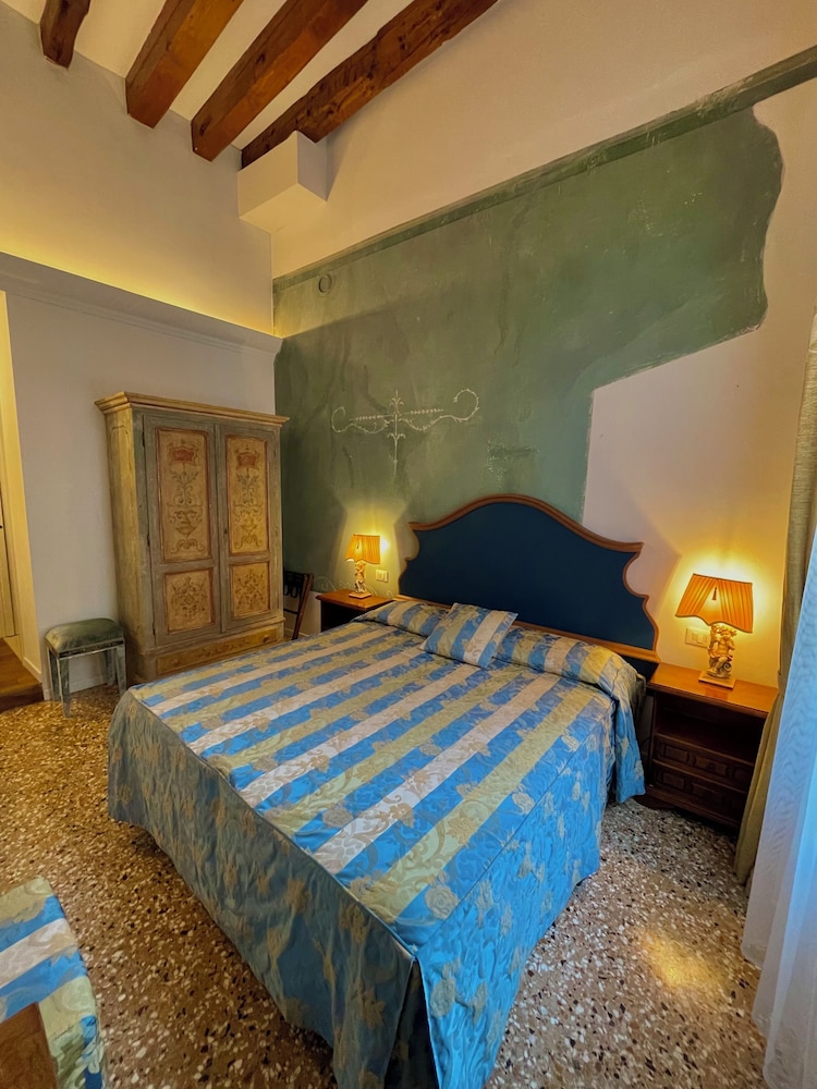 Economy Double Room photo 2
