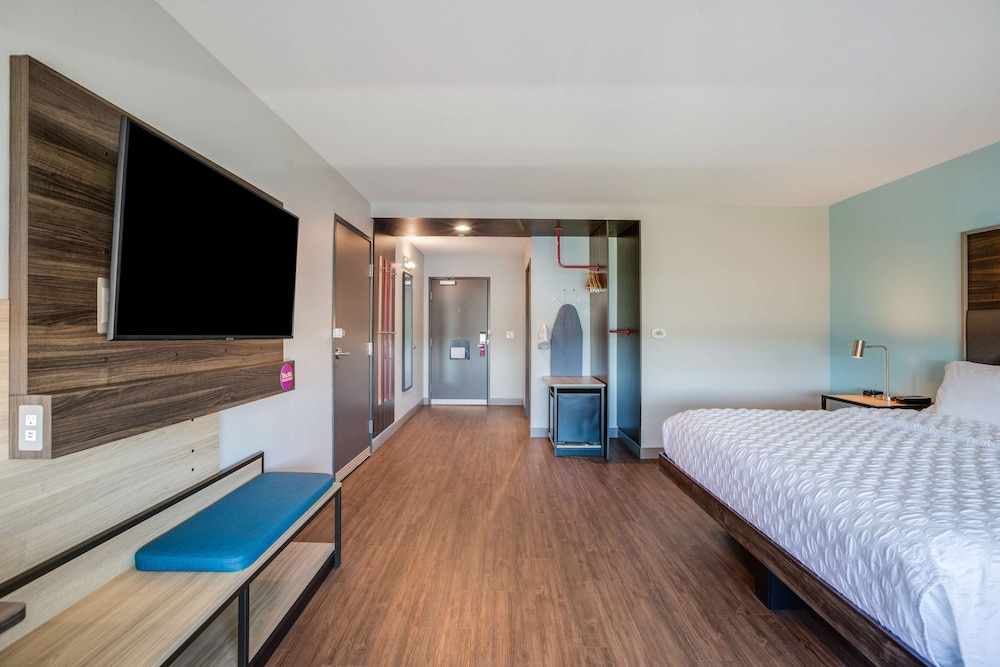 Room, 1 King Bed, Accessible, Bathtub