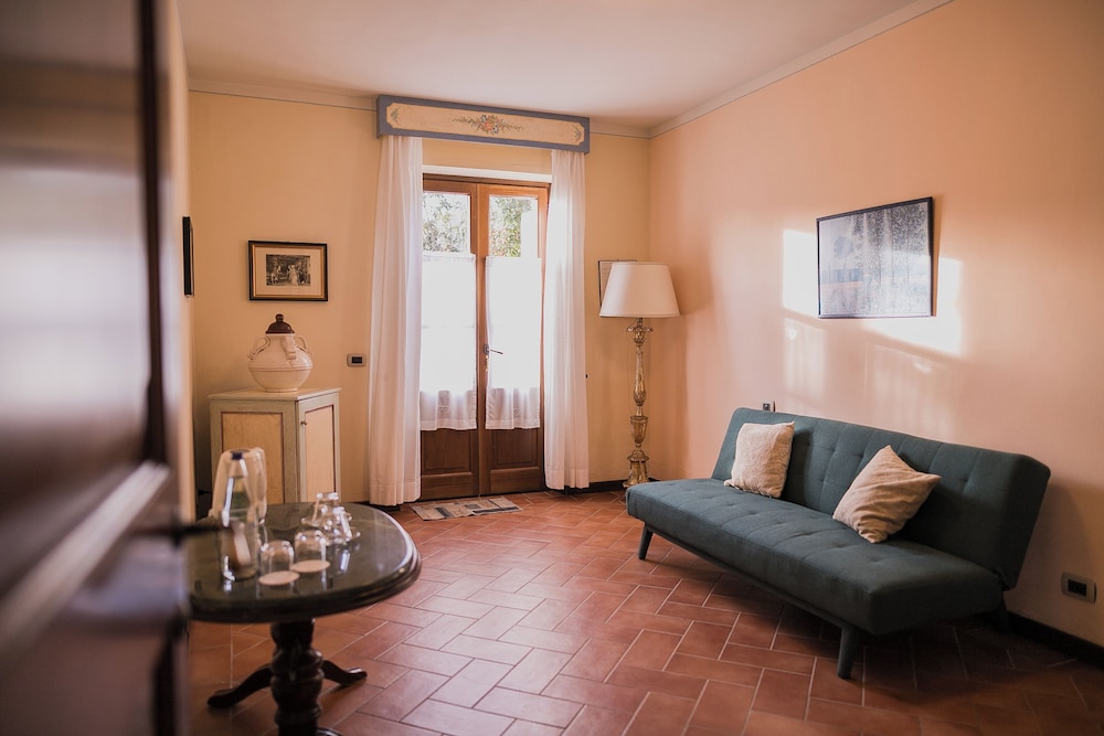 Suite - Photo 12