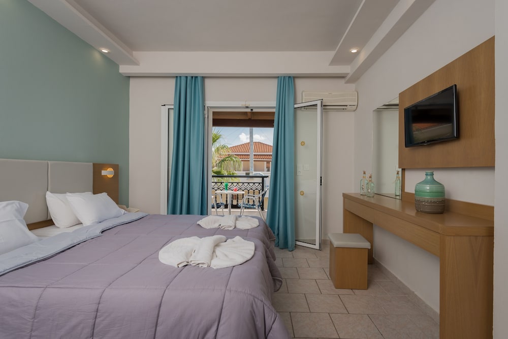 Superior Double or Twin Room, Mountain View, Garden Area - Photo 6
