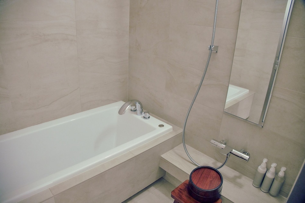 Superior Twin with Free Lounge Access (designed by Tadao Ando) - Photo 9