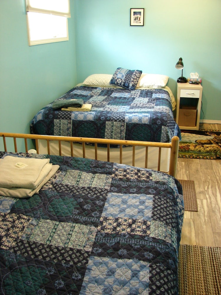 Elk Room, 2 Queen Beds, Sleeps 3, Shared Bathroom photo 1