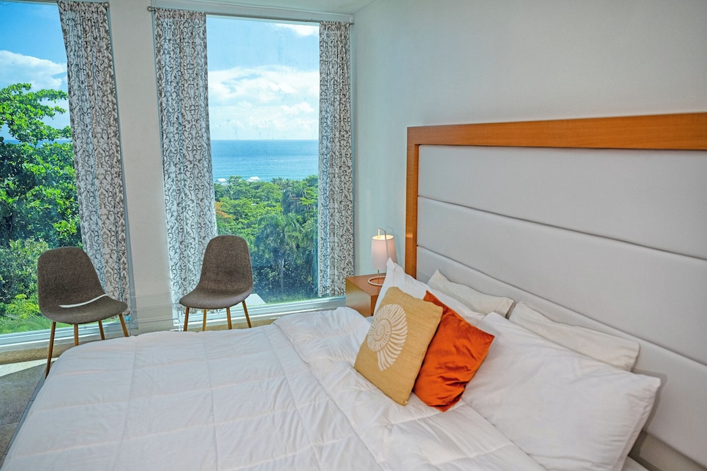 Panoramic Suite, 1 King Bed, Ocean View