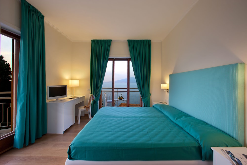Double or Twin Room, Balcony, Sea View photo 3