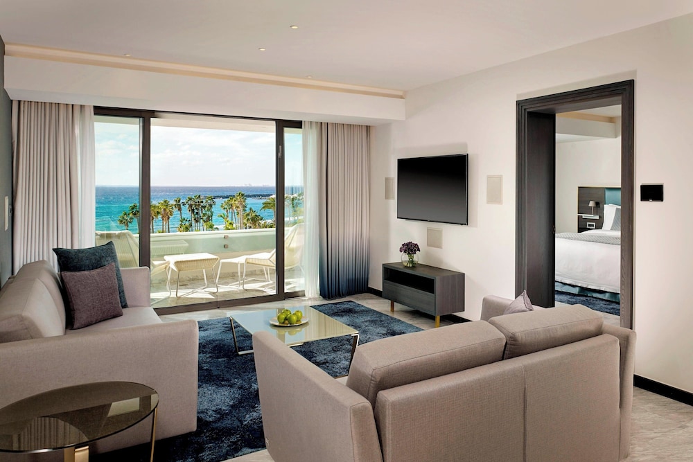 Suite, 1 Bedroom - Photo 8