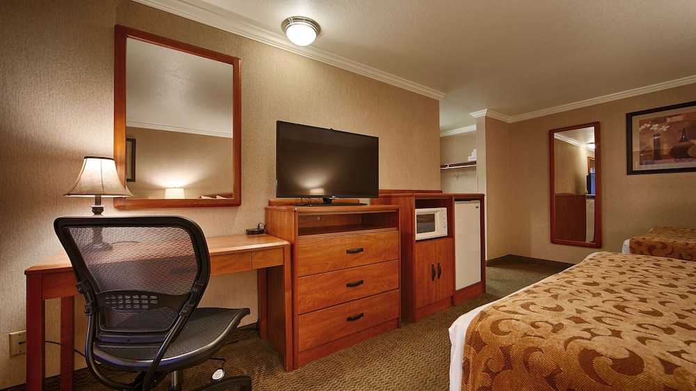 Suite, 2 Queen Beds, Accessible, Bathtub (with Sofabed) - Photo 1