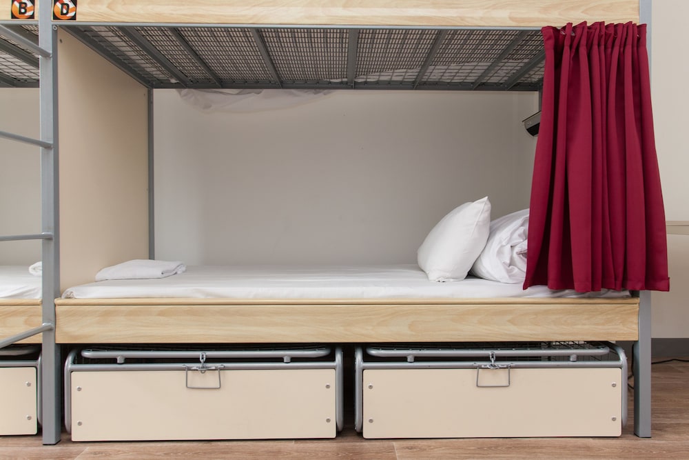 One Bed in a Four Bed Female Dorm With Shared Bathroom photo 2