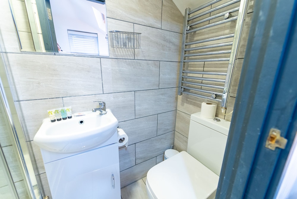 Standard Studio, Ensuite (Studio 10) - Photo 3