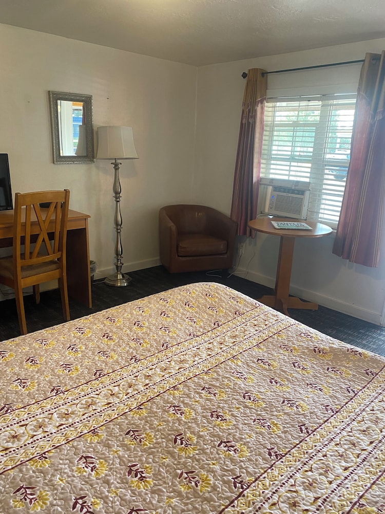 Room, 1 Queen Bed, Non-smoking - Photo 12