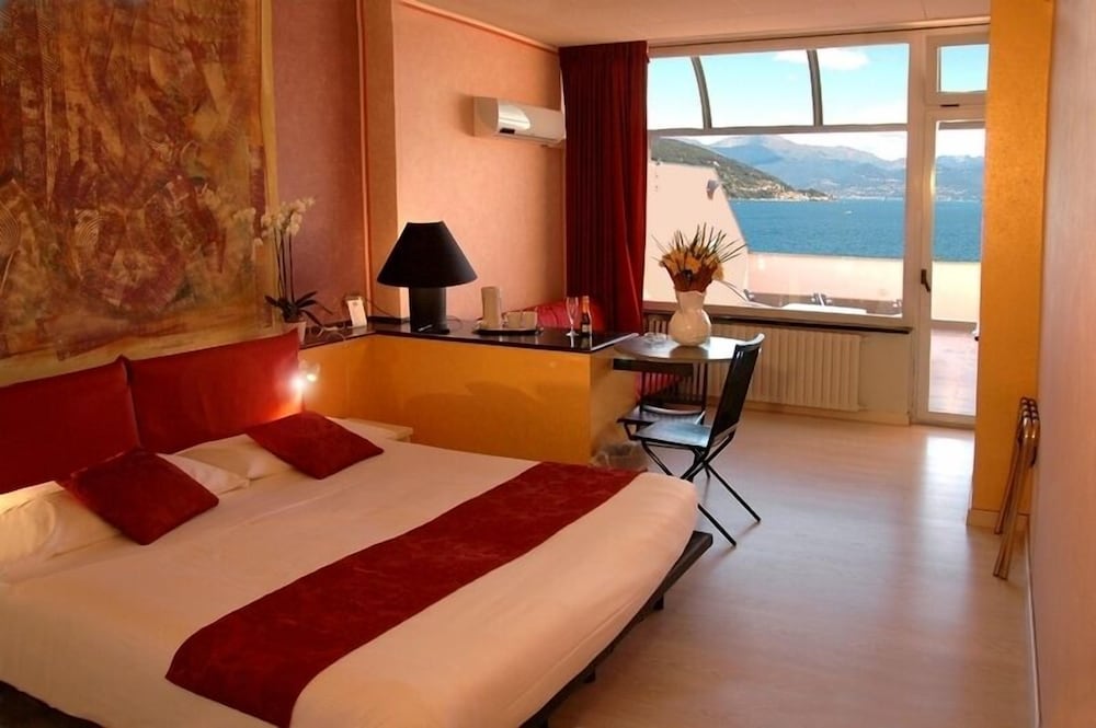 Superior Triple Room, Terrace, Lake View photo 1