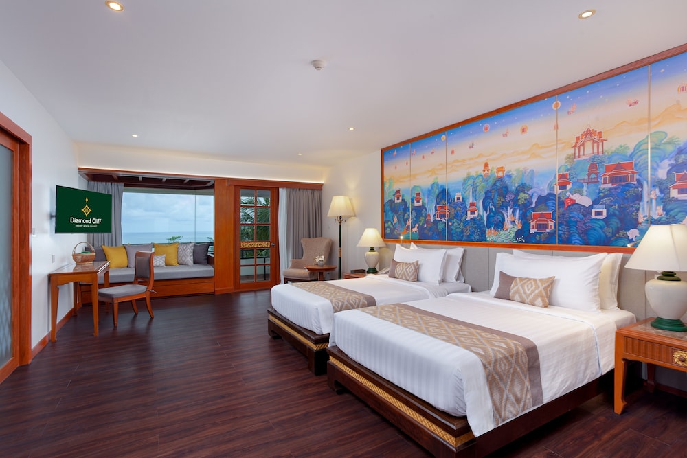 Grand Suite, 2 Twin Beds, Jetted Tub (Grand Jacuzzi Suite) - Photo 1