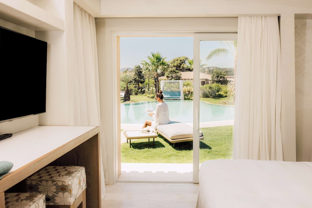 Room, 1 King-Bett, Poolblick, Adults Only 16+ thumbnail 5