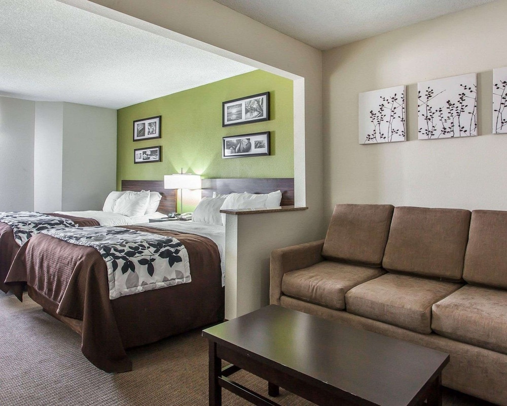 Suite, Multiple Beds, Non Smoking - Photo 11