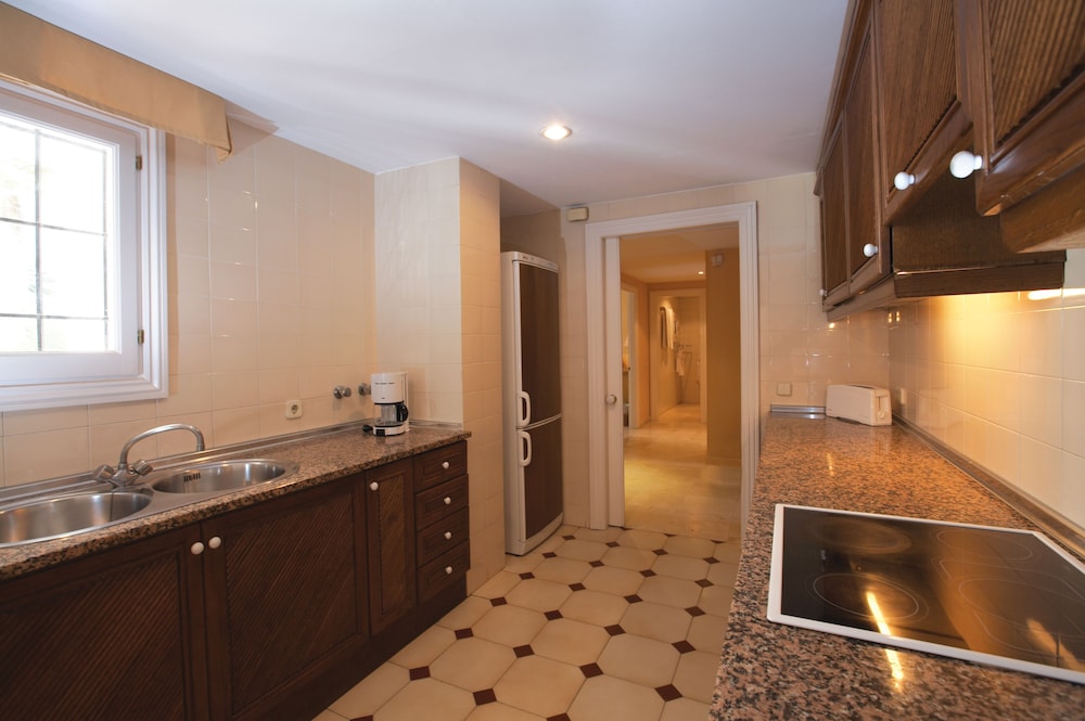 Apartment, 3 Bedrooms - Photo 6