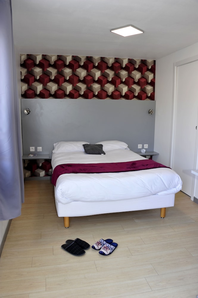 Economy Room (First Price 1 or 2 People)
