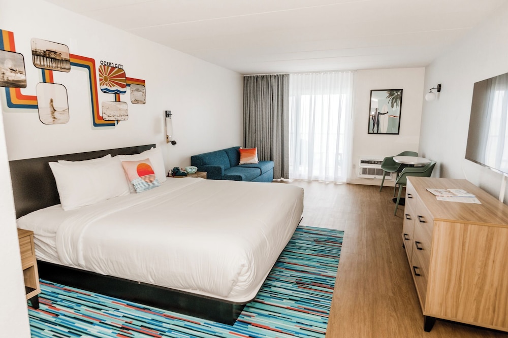 Urban View 2 Queen Beds with Pullout Sofa and Balcony photo 1
