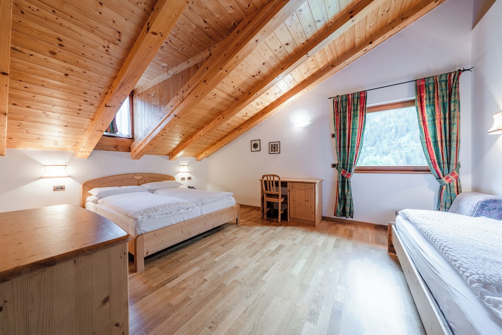 Classic Triple Room, Mountain View (House Lisetta)
