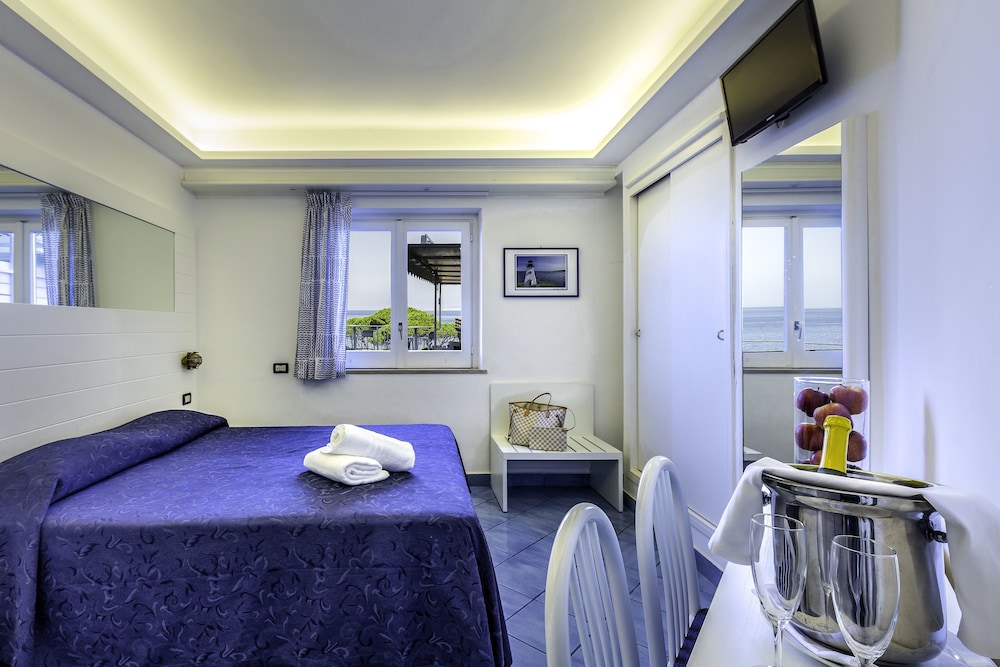 Standard Double or Twin Room, Sea View - Photo 7