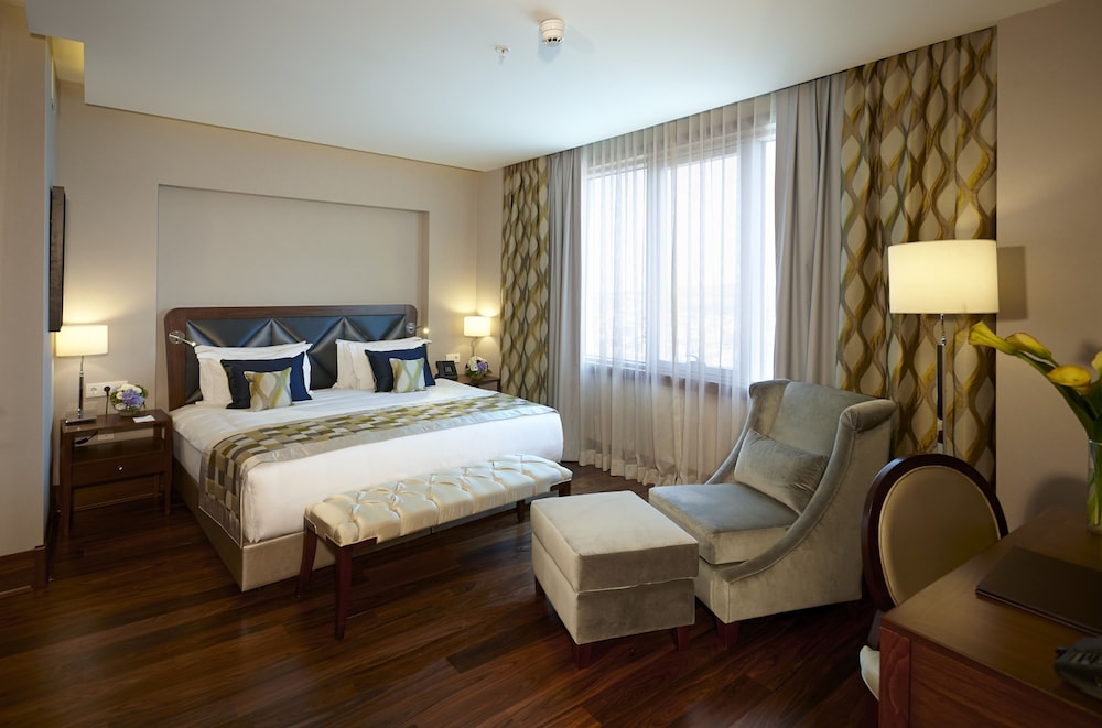 Junior King Suite