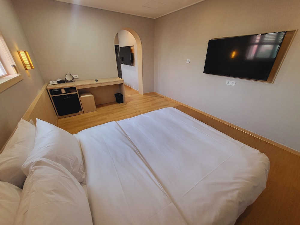 Deluxe Twin Room - Photo 7