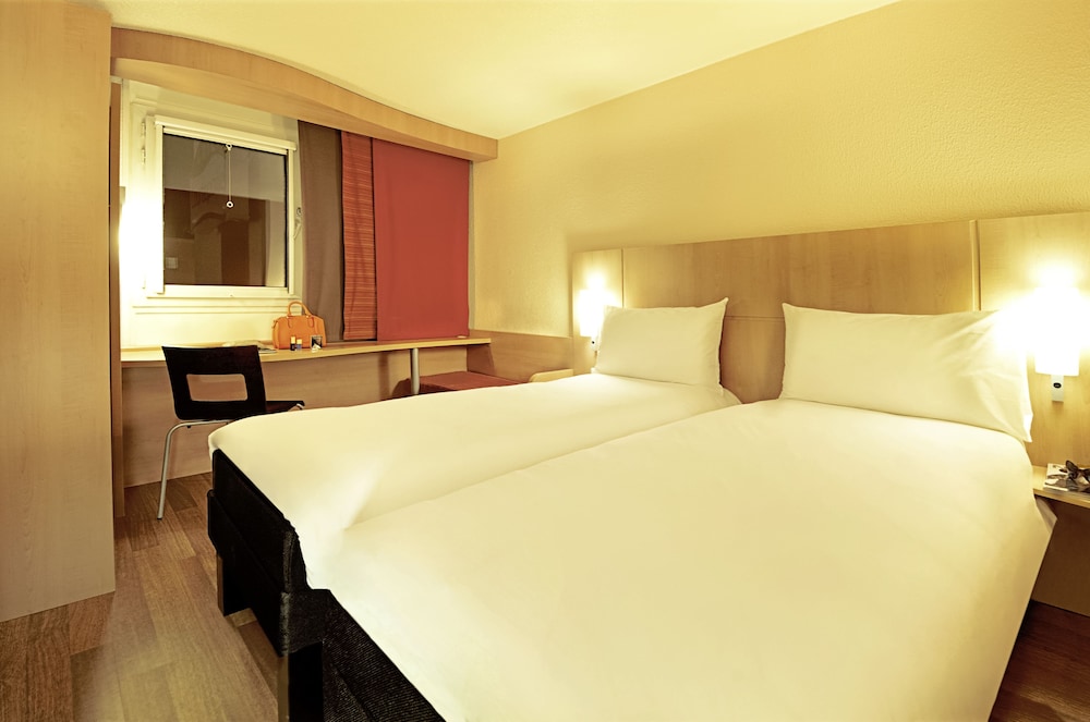 Room, 2 Twin Beds - Photo 6