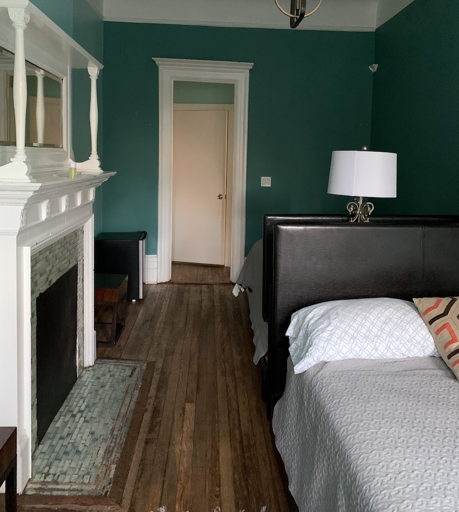 Standard Quadruple Room, Ensuite (Langston Hughes Room) photo 2