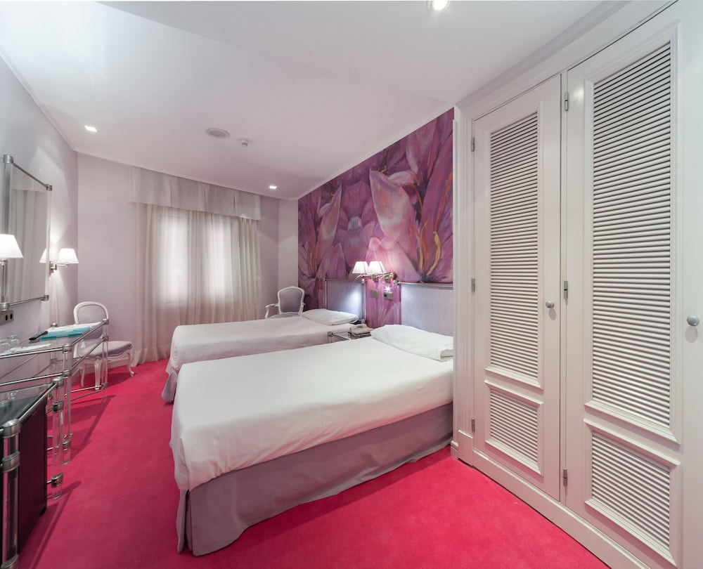 Superior Double or Twin Room with Balcony - Photo 2
