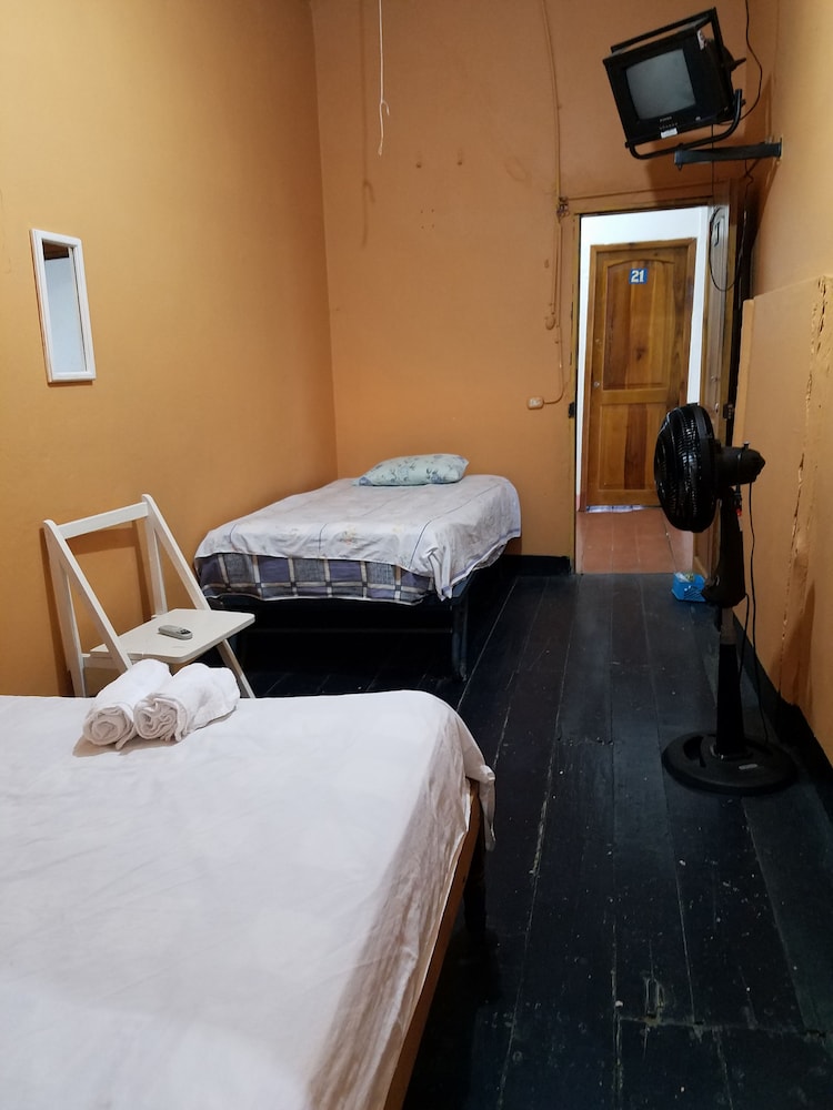 Basic Triple Room, Multiple Beds, Private Bathroom photo 1