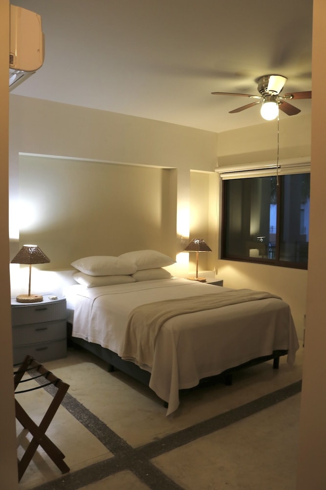 Lirio 6 , one Double Bed, Pool View, Tower
