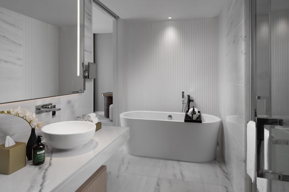 Suite, 1 King Bed, Club Lounge Access (Residence) - Photo 3