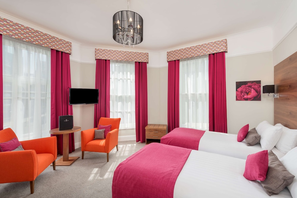 Superior Room, 1 Queen Bed, Non Smoking (Converts to 2 Twin Beds) - Photo 12