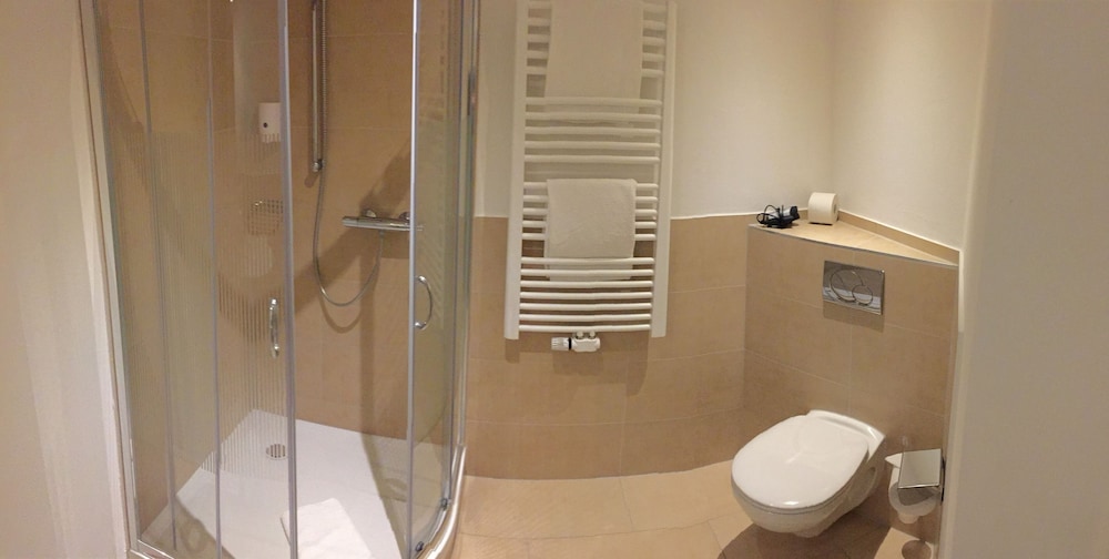 Double Room, Ensuite - Photo 4