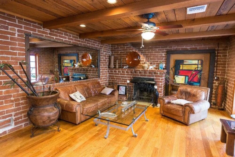 House, 2 Bedrooms
